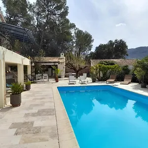 https://ravissante-suite-indpendante-avec-piscine-spa.fr-provencehotel.com